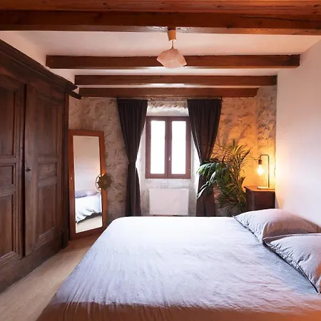 Holiday home Au Bout Du Reve Dans Les Monts D'ardeche Ajoux